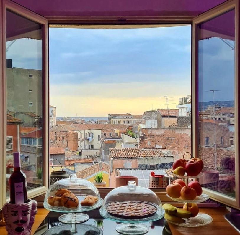 Finestra Sulla Sicilia Bed & Breakfast Catania Bagian luar foto