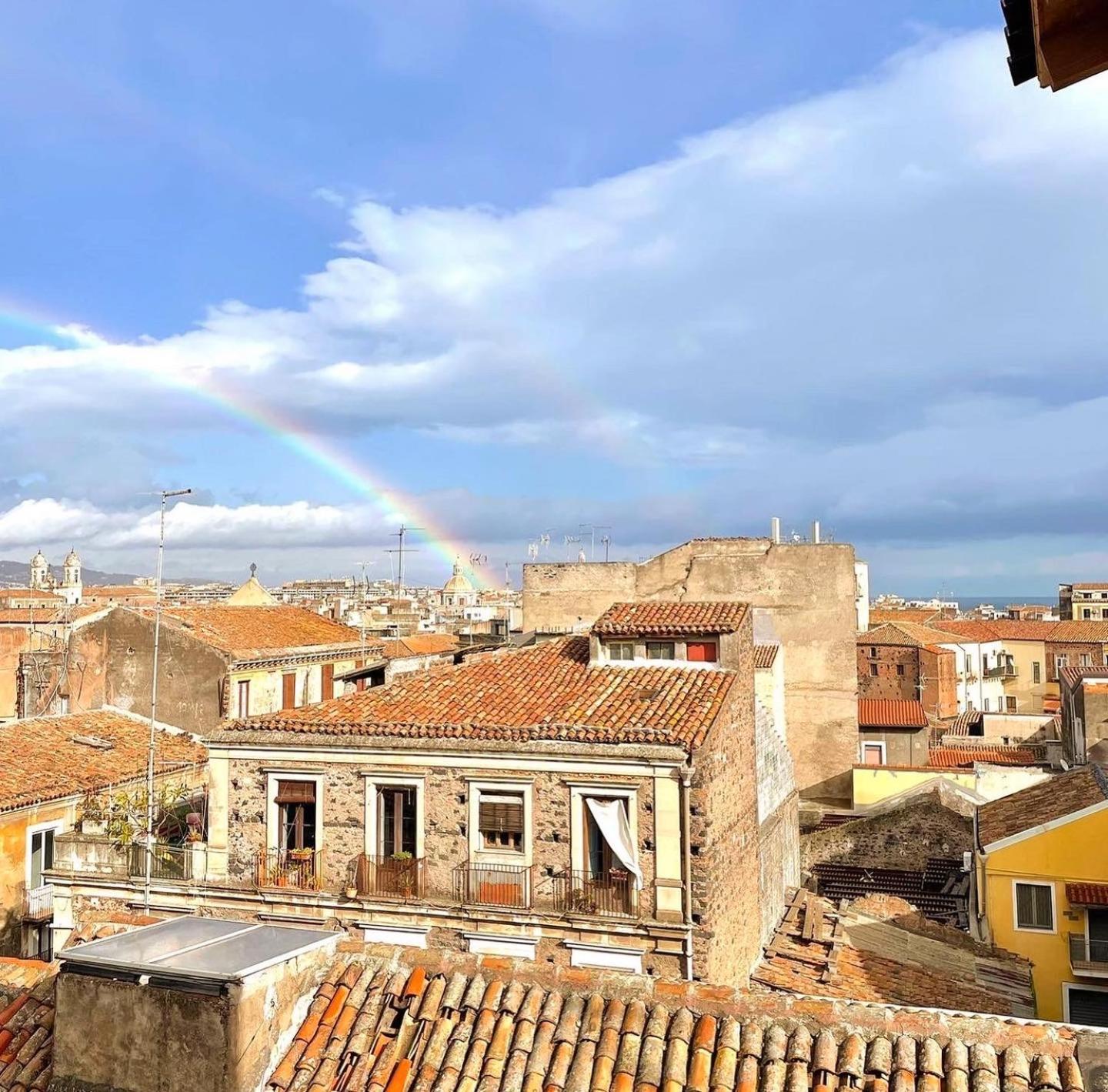 Finestra Sulla Sicilia Bed & Breakfast Catania Bagian luar foto